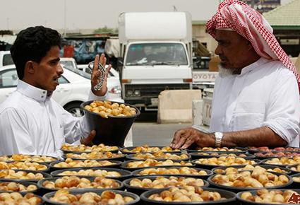 رمضان في السعودية: مذاق مختلف وعادات دينية أصيلة